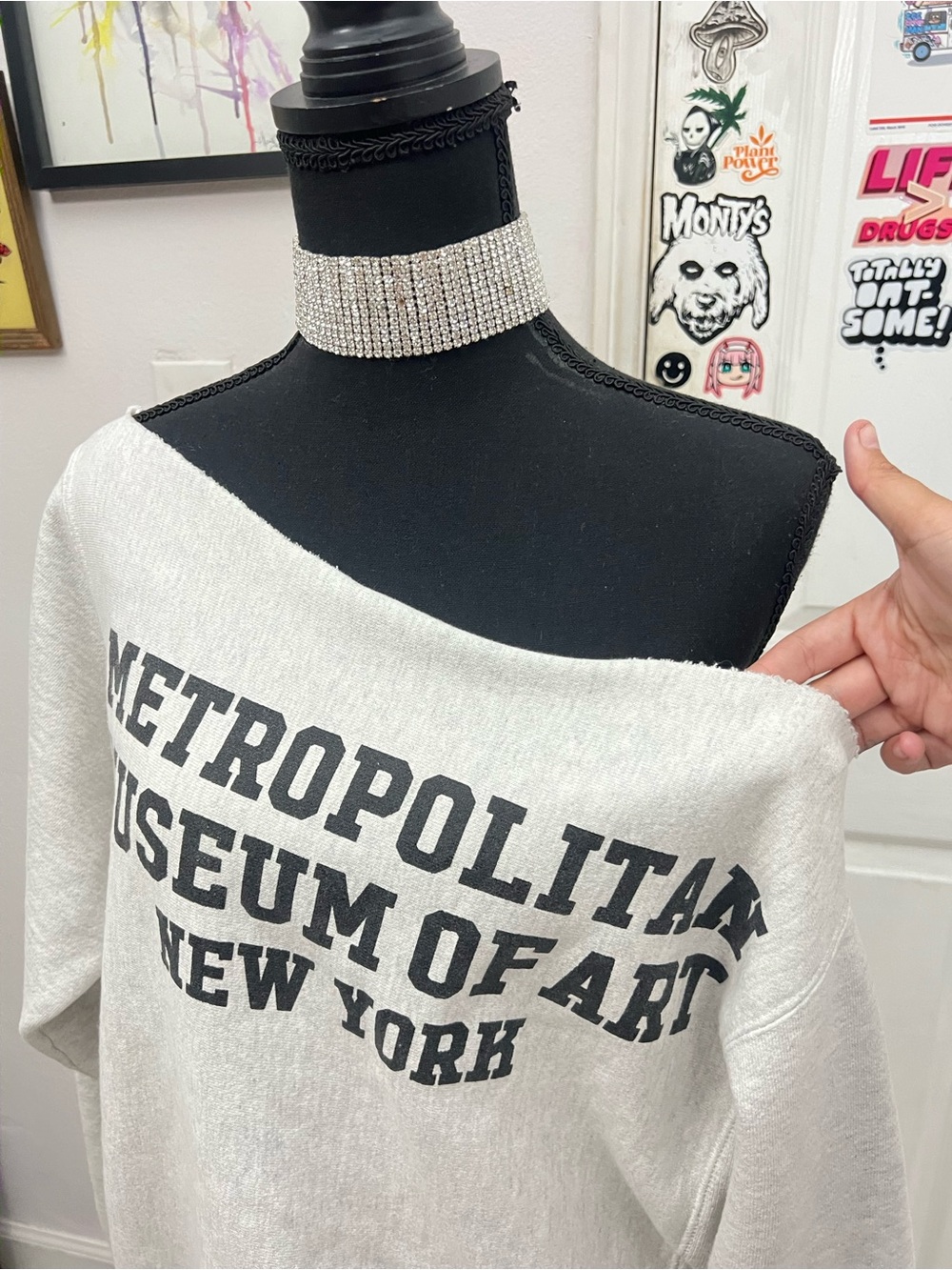 Metropolitan Museum of Art Off-the-Shoulder Sweatshirt (Minor Stains on Cuffs) - Picture 8 of 10